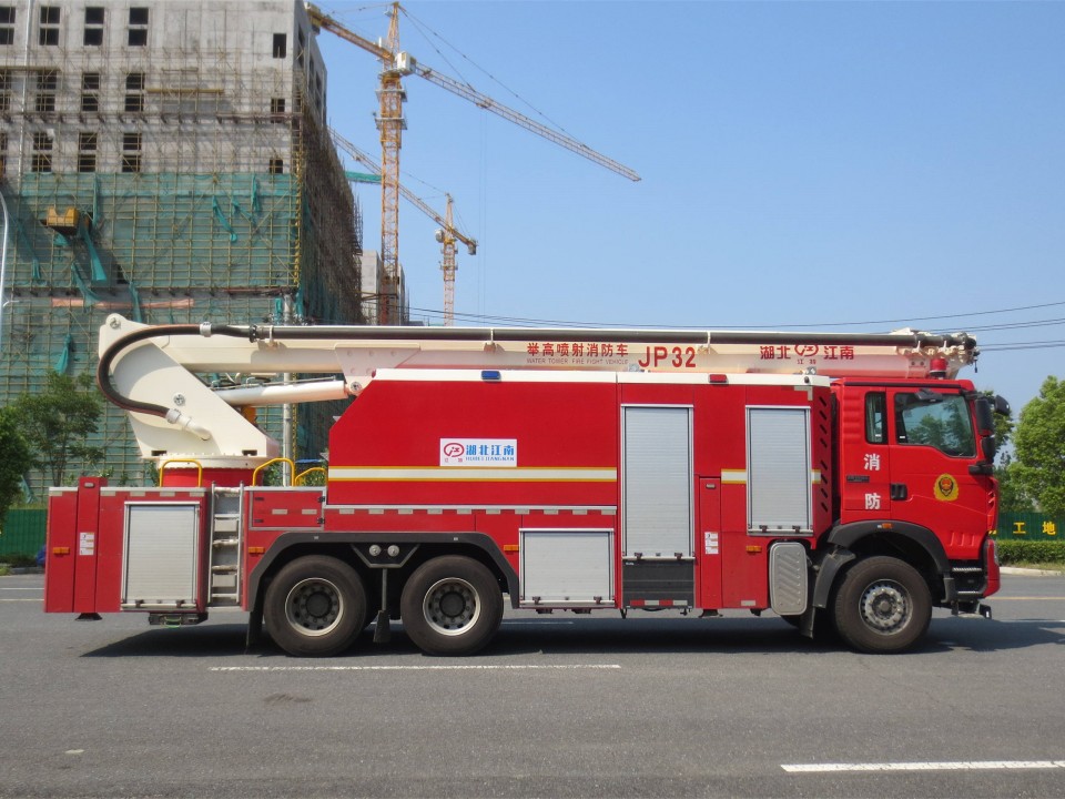 32米舉高噴射消防車(chē)圖片